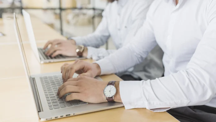 business-people-working-with-laptop-office