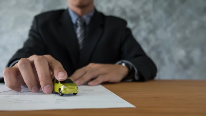 transportation-ownership-concept-customer-salesman-with-car-key